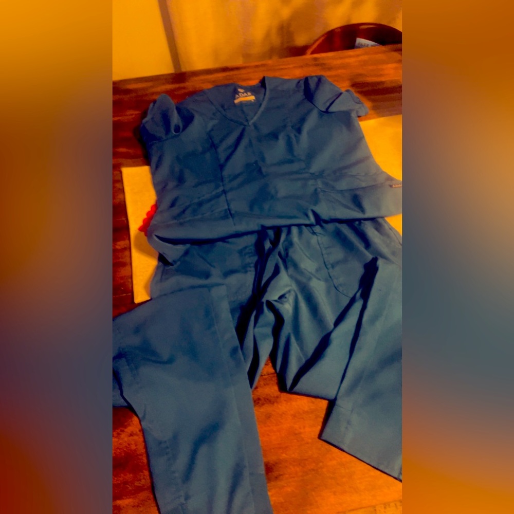 scrubs ADAR SIZE M
